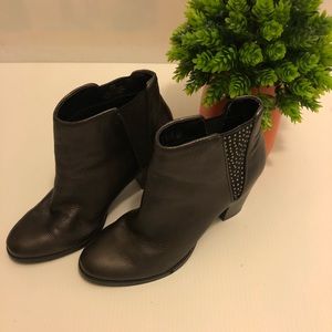 Black boot (Reba )